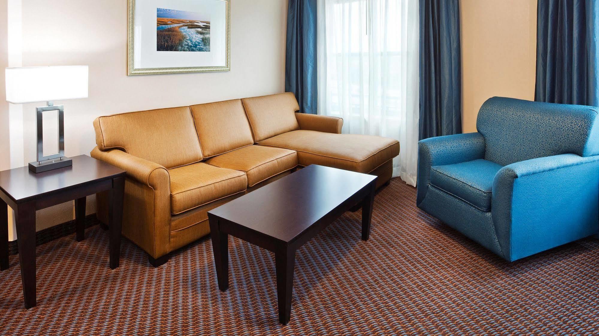 Hotel Express & - Charleston By Ihg 2*
